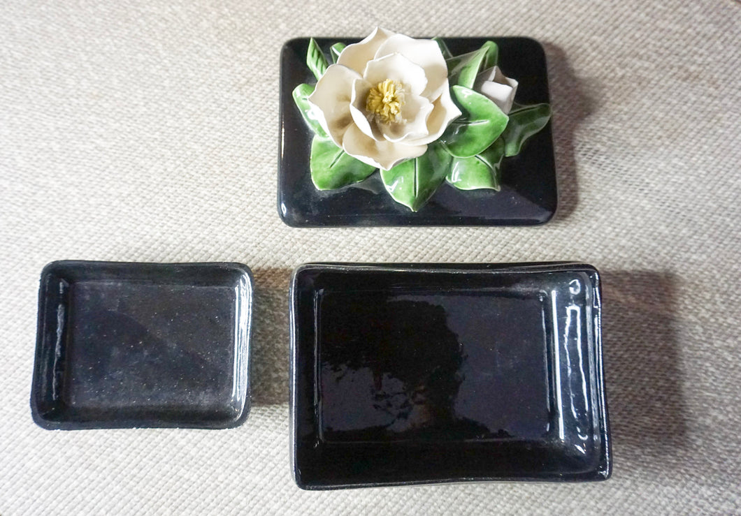 White Gardenia Keepsake Semi-Porcelain Box in Black, Yona Ceramics of California, 1950s Modernist vintage pottery, decorative storage