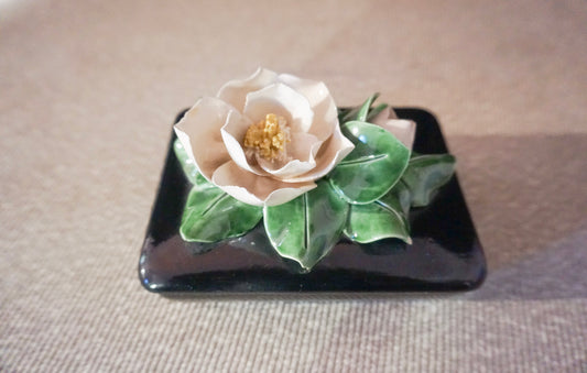White Gardenia Keepsake Semi-Porcelain Box in Black, Yona Ceramics of California, 1950s Modernist vintage pottery, decorative storage
