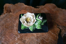 Last inn bildet i Galleri-visningsprogrammet, White Gardenia Keepsake Semi-Porcelain Box in Black, Yona Ceramics of California, 1950s Modernist vintage pottery, decorative storage
