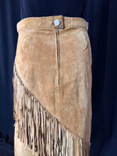 Lade das Bild in den Galerie-Viewer, Get Fringed! Old Western Vintage 1990s Long Fringe Tan Suede Skirt - Handmade Women&#39;s US Size M
