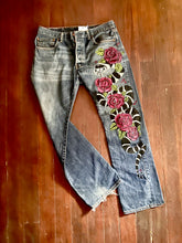 Cargar imagen en el visor de la galería, Full view of King Snake in Roses jeans with distressed hem visible. 
