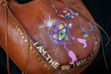Cargar imagen en el visor de la galería, Vintage Linnea Pelle Brown leather boho bag, close up view
