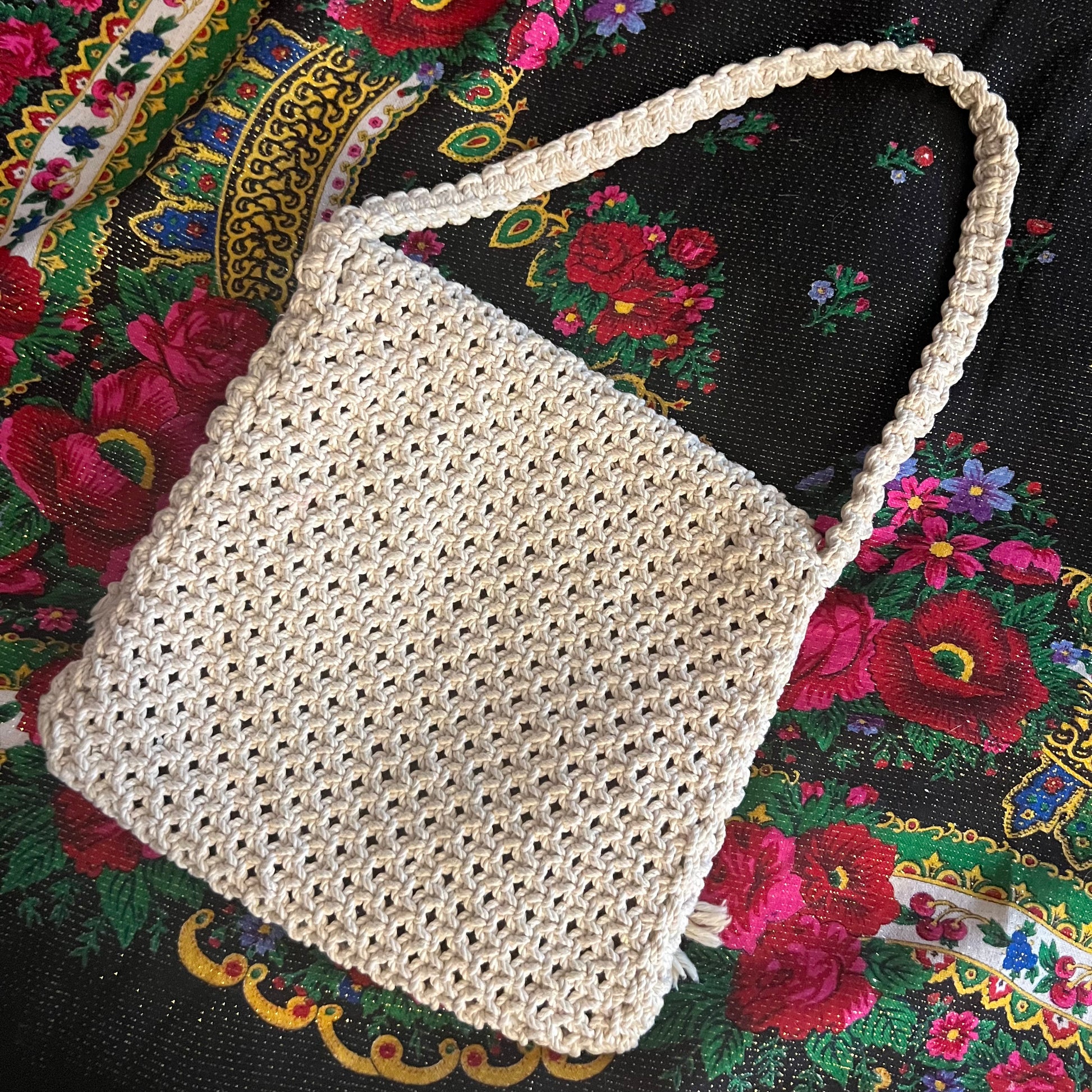 Back view. 1970s handmade macrame shoulder bag with Amber beads. Color Natural White. Measures 9 x 11 inches
